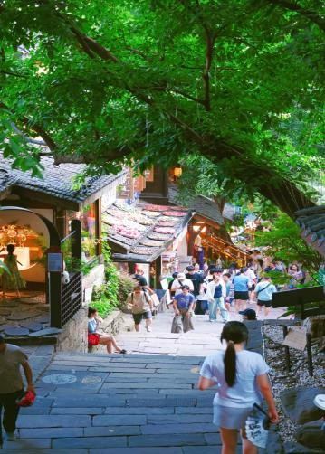 Phố cổ Thập Bát Cầu